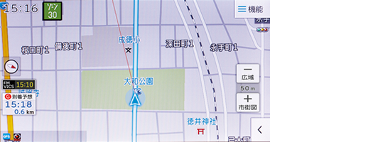 ♪ポーン30キロ規制区域に入りました。この先、注意して走行してください。