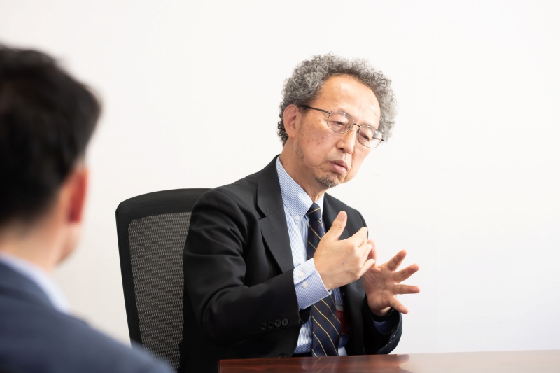 インタビューに答える堀川氏